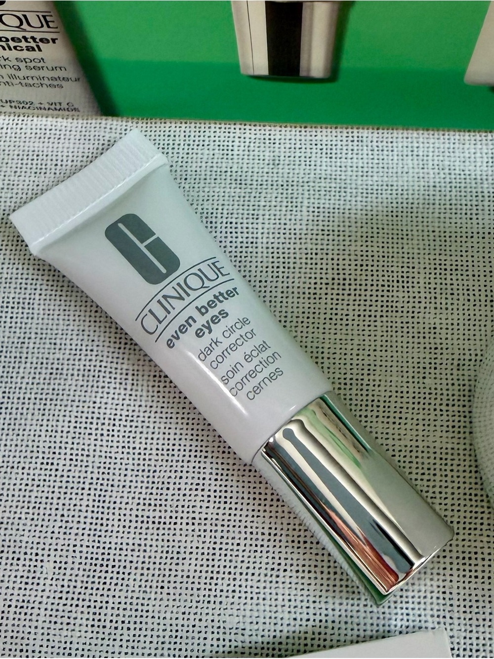 Clinique Brightening Routine Mini Kit - Picture 3 of 5